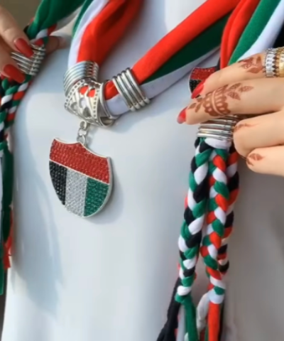 سكارف + بروش العلم