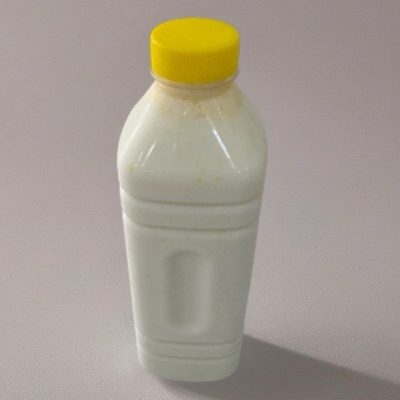 لبن بقر طازج مع الزبدة